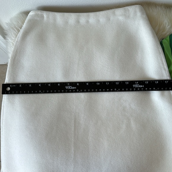 VALENTINO *NEW* Virgin Wool Mini Skirt in Excellent Condition - Picture 14 of 14